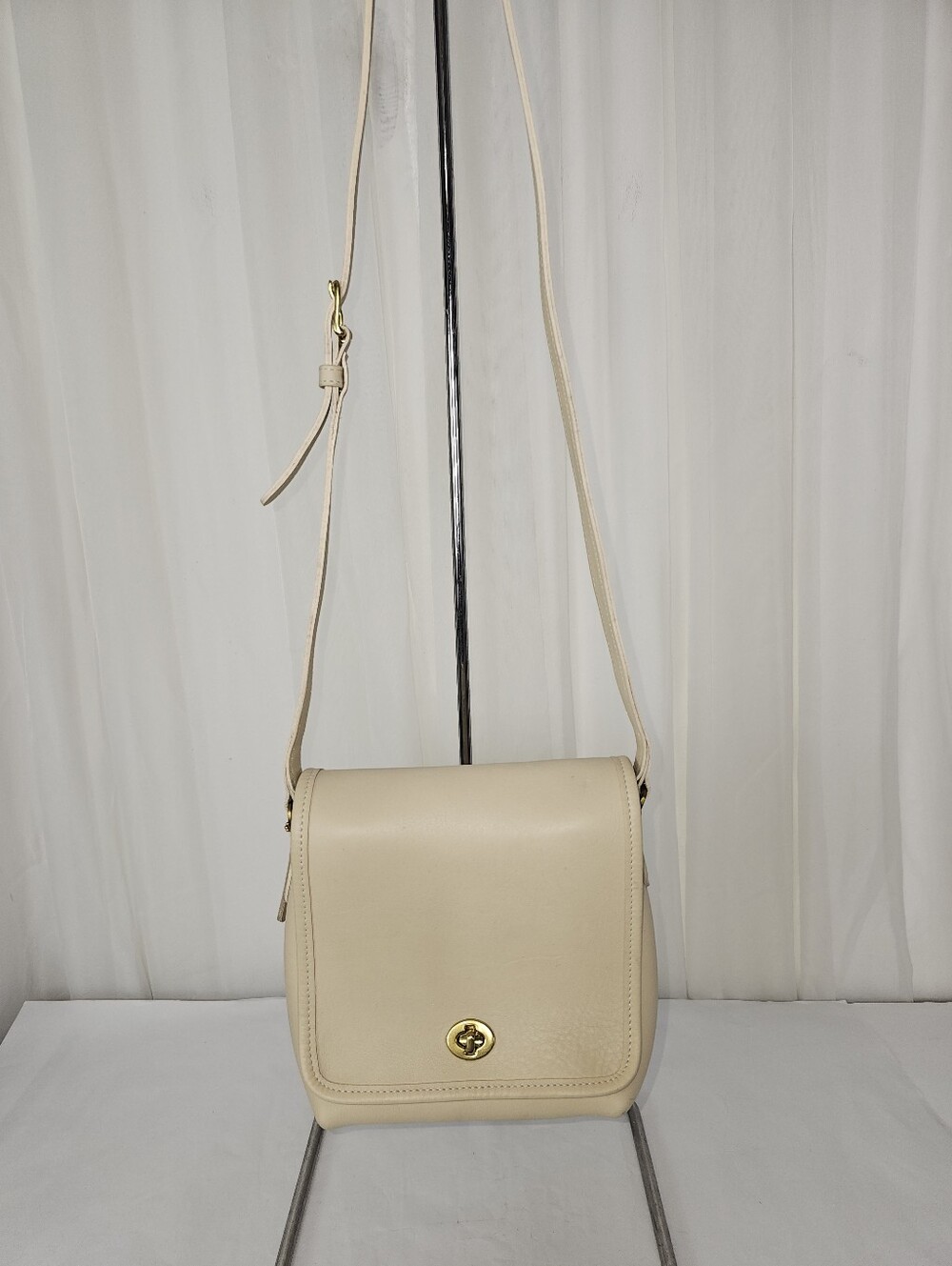 Vintage Coach Bone Ivory Leather Companion Flap Crossbody Bag 9076 RARE Luxury